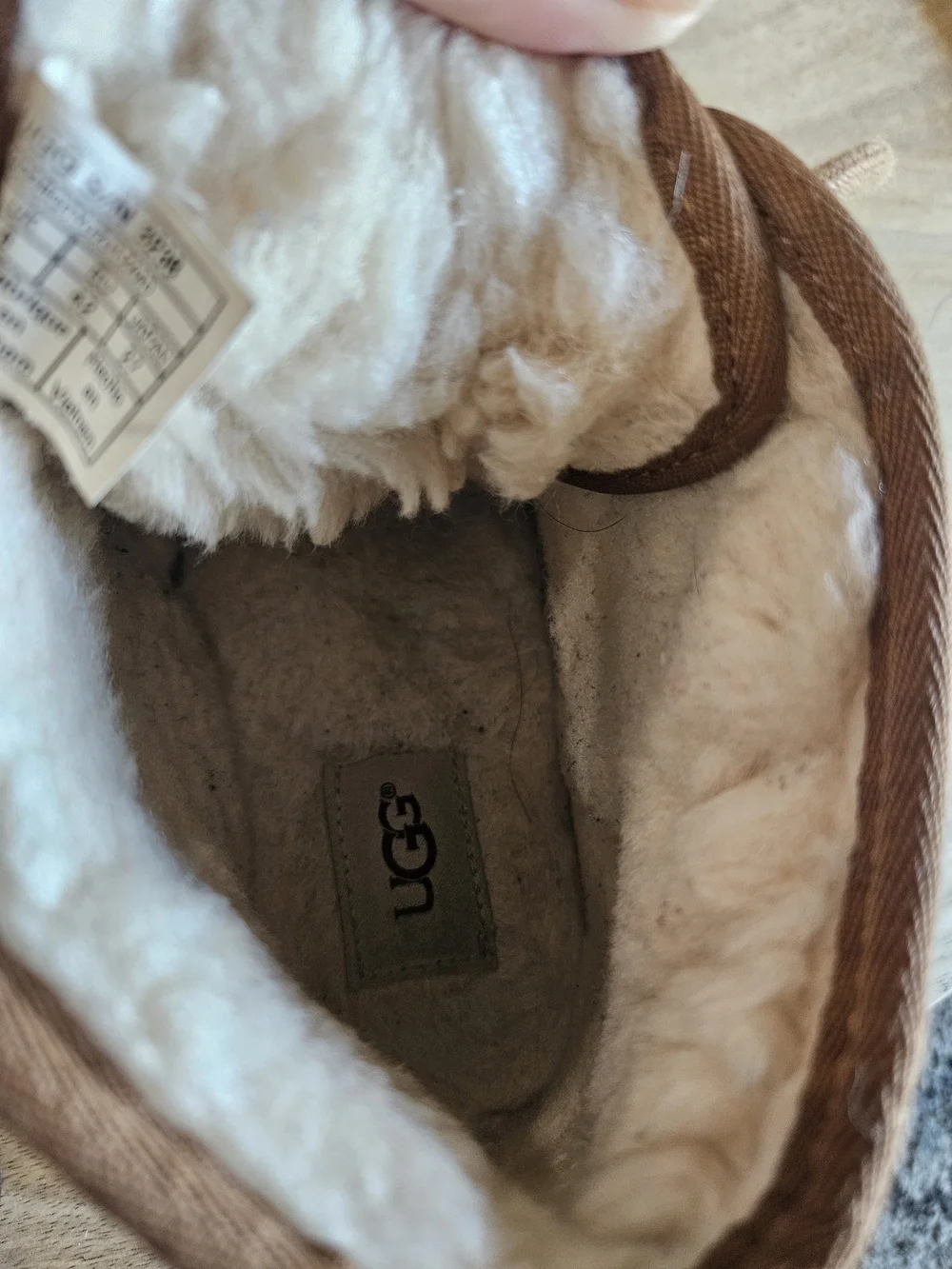 UGG Men’s Chestnut Suede Chukka Boots- Men Size 9/women 11